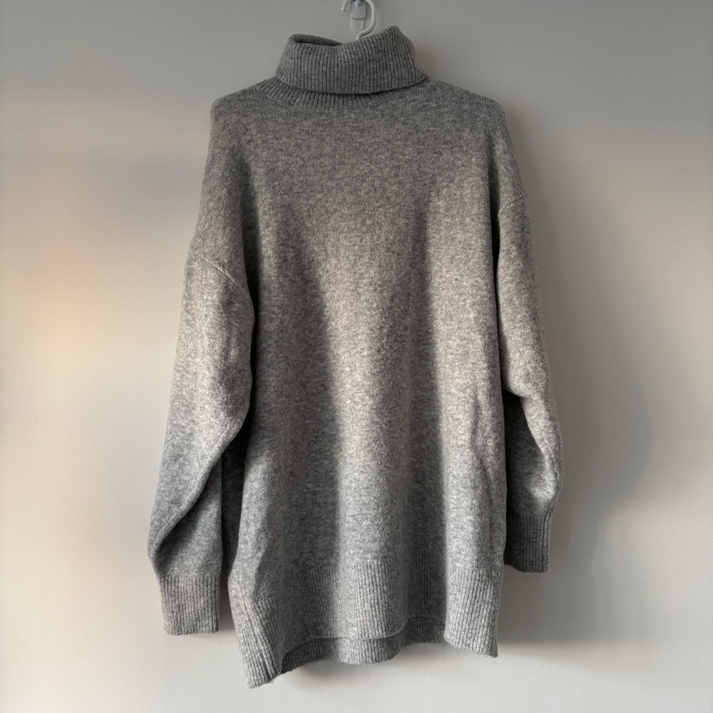 H&M light grey knit Turtleneck Sweater cozy warm fall winter oversized - size S